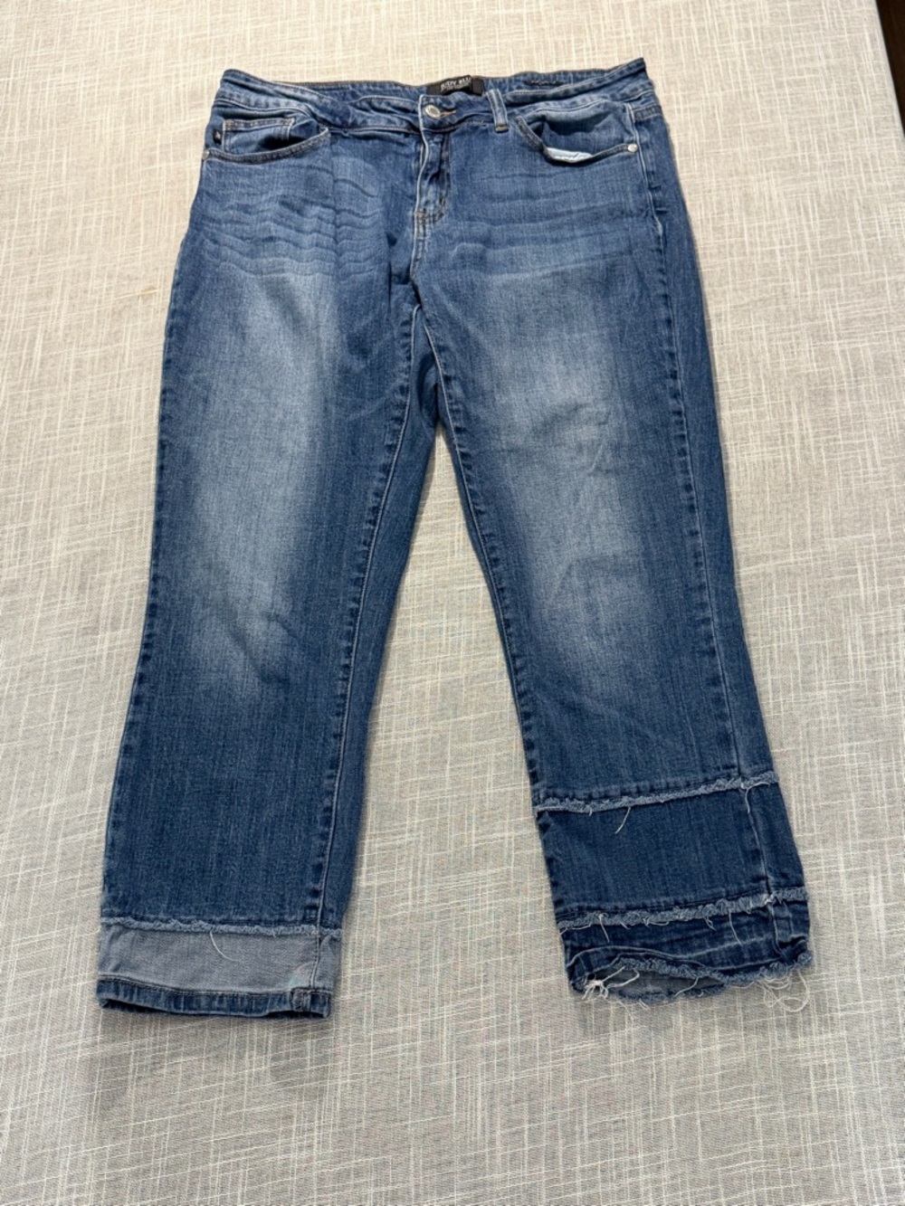 Judy Blue Straight Jeans 13/31 Raw Hem Cropped Patchwork Distressed - Picture 2 of 11